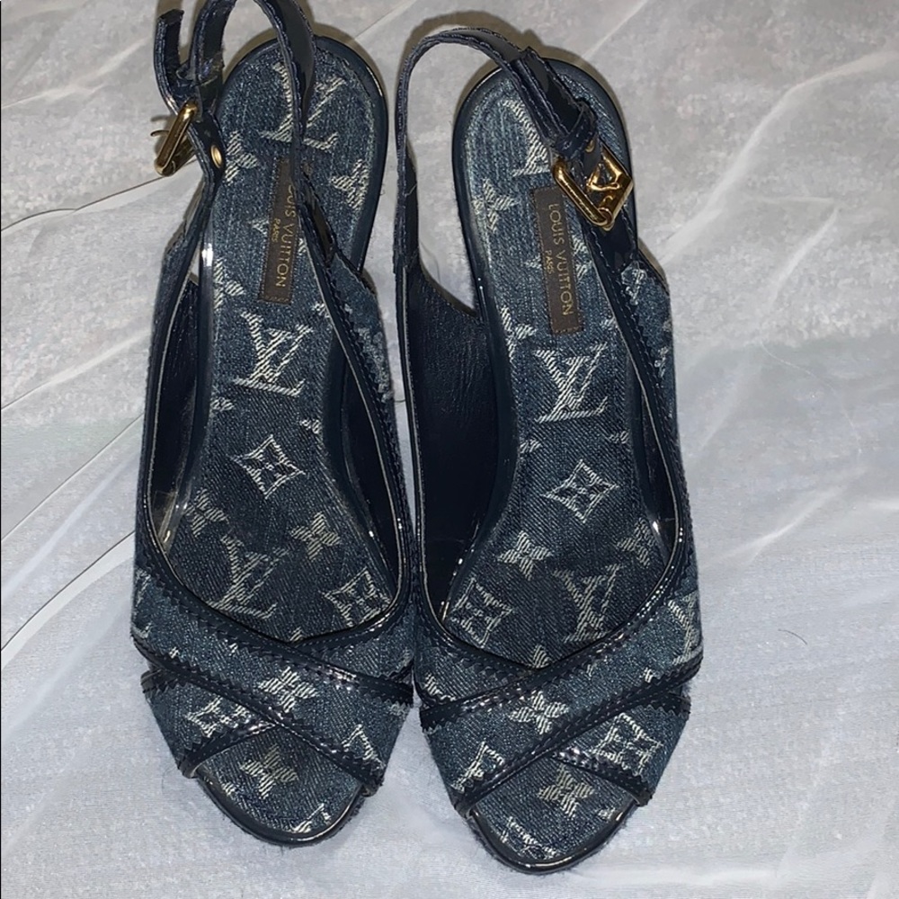 LOUIS VUITTON Heels—4.5” wedges—size 6.5–ITALY